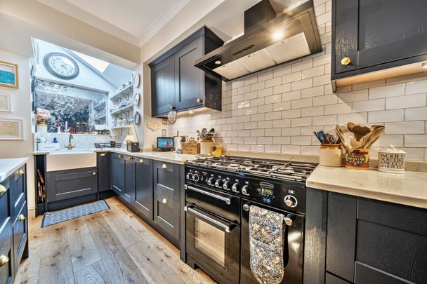 Terraced House to rent - Leahurst Road, Hither Green, SE13 - Photo 1