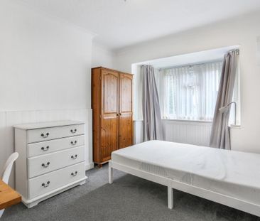 4 bedroom semi-detached house to rent - Photo 3