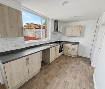 2 bedroom terraced house to rent - Photo 4