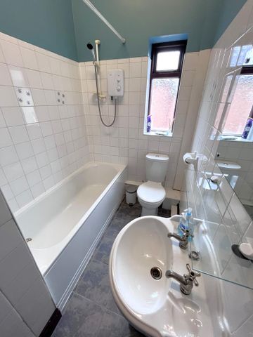 4 bedroom terraced house to rent - Photo 5