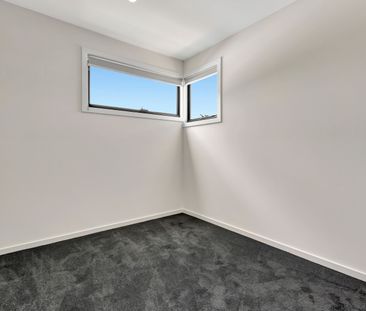 19 Rakia Lane, Fraser Rise VIC 3336 - Townhouse For Rent | Domain - Photo 4