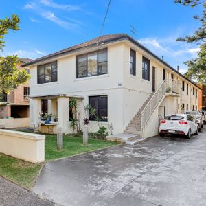 Charming 1-Bedroom Unit Just Steps from Cronulla Beach - Photo 2