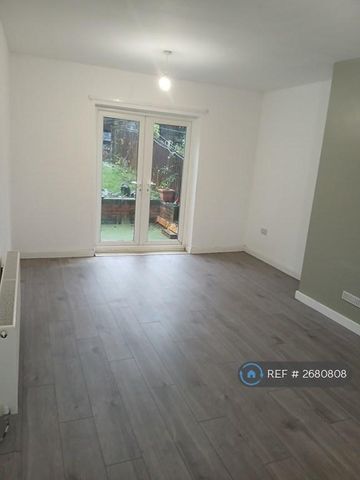 2 bedroom semi-detached house to rent - Photo 2