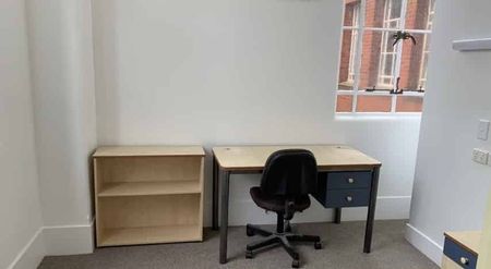 Easy Living - Grand Central Station - Photo 4