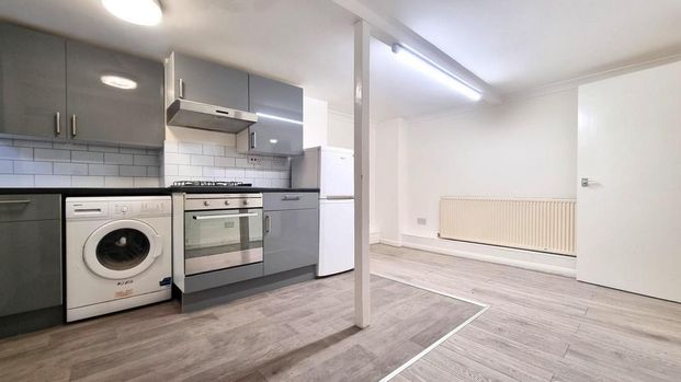 Studio to rent - Photo 1