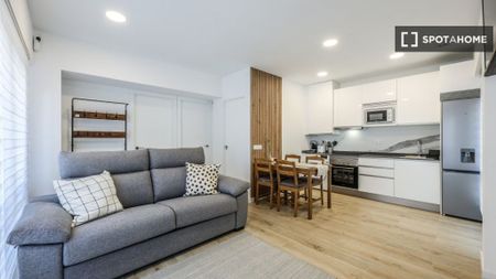 2 room luxury Flat for rent in Madrid, Spain - Photo 2