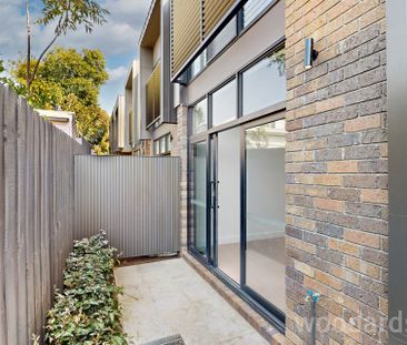 A Masterclass in Contemporary Elegance – Brand New Architecturally ... - Photo 3
