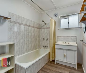 REFURBISHED, 2 BEDROOM UNIT IN THE HEART OF NEWMARKET - Photo 6