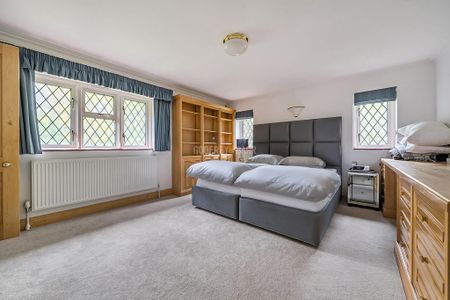 5 bedroom detached house to rent - Photo 4