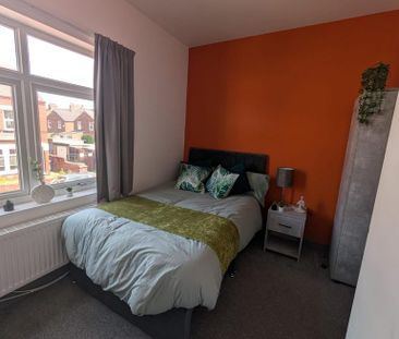 1 bedroom in a house share to rent - Photo 2