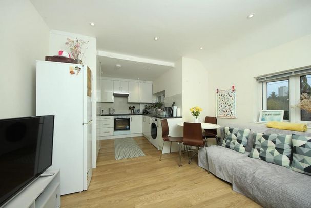 3 bedroom flat to rent - Photo 1