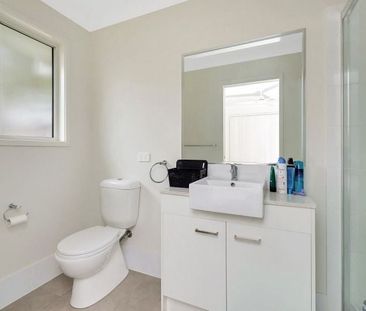 Two Bedroom Duplex In Quiet Leafy Street - Photo 2