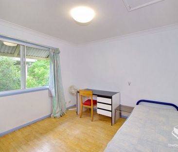 St Lucia Cozy 5-Bedroom Home, one bedroom available - Photo 3