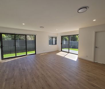 Three Bedroom Townhouse - Photo 3
