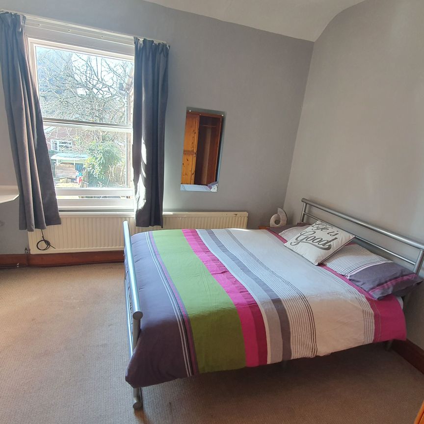 Lovely Double Room in Professional House Share - City Centre - Photo 2