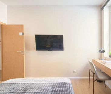 Largo Vitorino Damásio, Lisbon, Lisbon 1200-872 - Photo 4