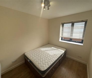 2 bedroom Flat To Let - Photo 4