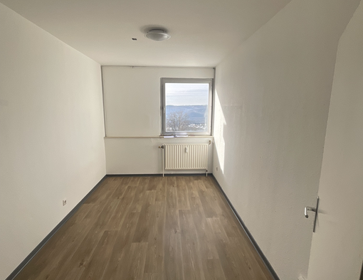 Helle und großzügige 3-Zimmer-Wohnung mit Balkon! - Foto 1