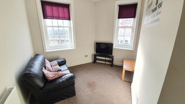 1 bedroom in a house share to rent - Photo 1