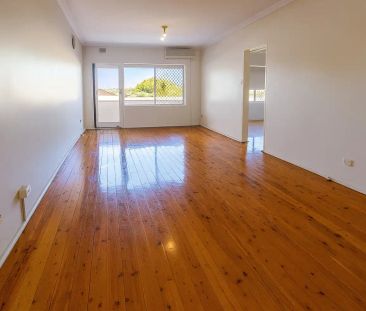 “Neat & Convenient Ground Floor Living” - Photo 2