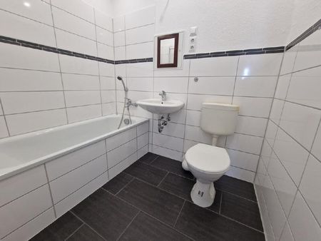 schöne 3-R-Whg mit Balkon und neuer Einbauküche - Photo 5