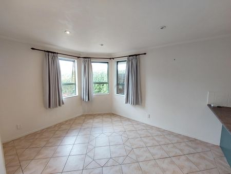 Convenient Family House - Photo 3
