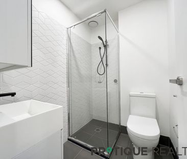 Partially furnished One Bedroom in West Melbourne - Photo 4