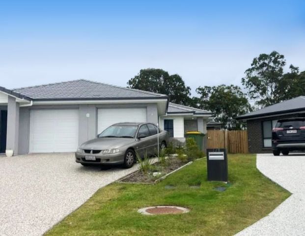 Modern Family Living in the Heart of Pimpama! - Photo 1