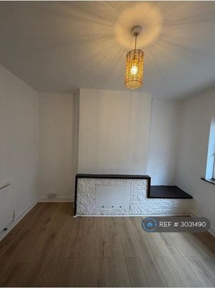 2 bedroom end of terrace house to rent - Photo 1
