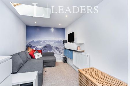 4 bedroom detached house to rent - Photo 5