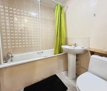 Curzon Drive, Curzon Drive, Grays, RM17 - Photo 4