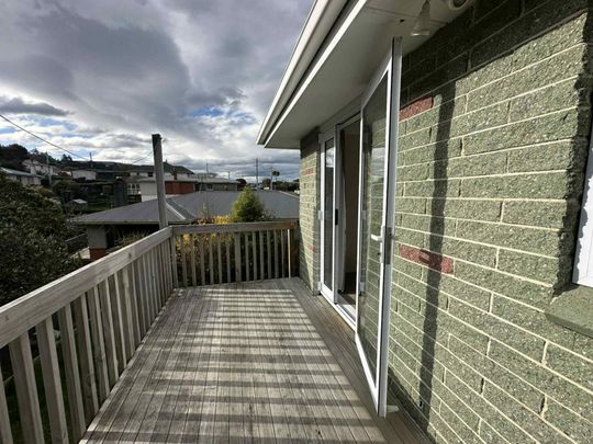 Sunny and spacious in Bradford! - Photo 1