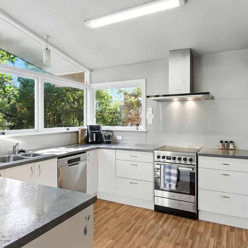 Burnside- 4 Bed spacious family home with Garden - Photo 1