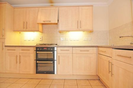 3 bedroom apartment to rent - Photo 3