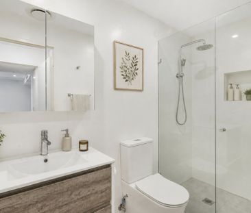 Beautiful 2 Bedroom Apartment - Available Now! - Photo 2