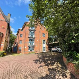 1 bedroom in a flat share to rent - Photo 3