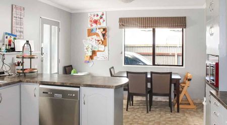 Terrific on Tremaine!! - Photo 5