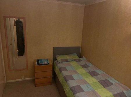 Room in a Shared House, Tarnbrook Walk, M15 - Photo 3