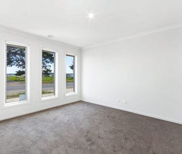 Modern 4-Bedroom Home with Open Plan Living and Large Backyard - Photo 2