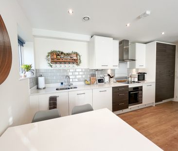 2 bed flat to rent in Fleming Place, Bracknell, Berkshire, RG12 2GL - Photo 1