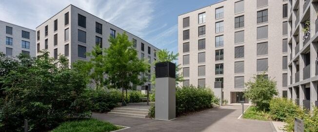 Modern life in cast iron - Photo 1