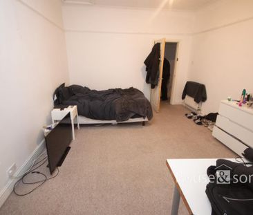 6 bedroom detached house to rent - Photo 3