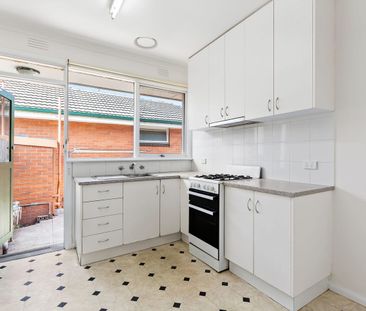 2 BEDROOM VILLA IN CENTRAL LOCATION. - Photo 2