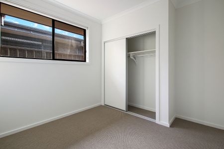 Spacious, Stylish, Modern Four Bedroom Home in Munno Para West! - Photo 4