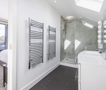 2 bedroom penthouse to rent - Photo 1
