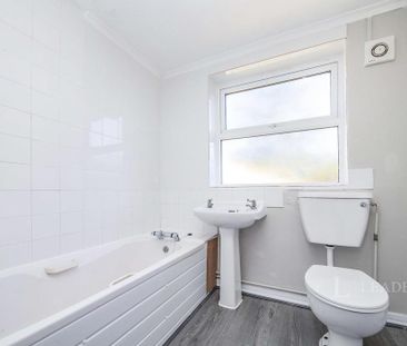 3 bedroom terraced house to rent - Photo 6