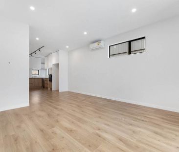 Modern 3-Bedroom Home in heart of Westgate - Photo 4
