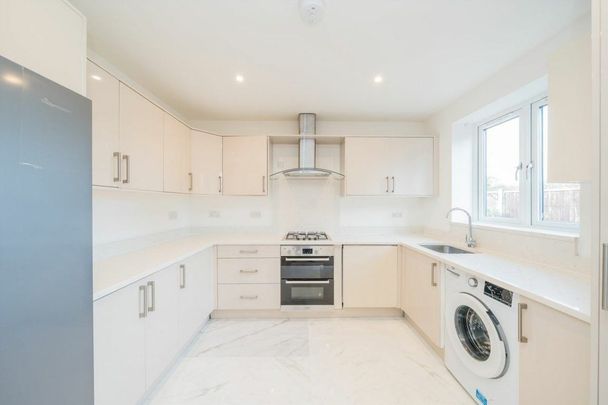 Kavsan Place, Cranford, TW5 - Photo 1