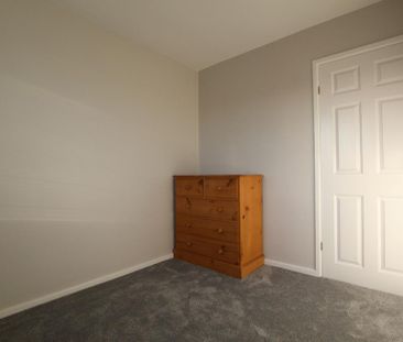 3 bedroom flat to rent - Photo 4