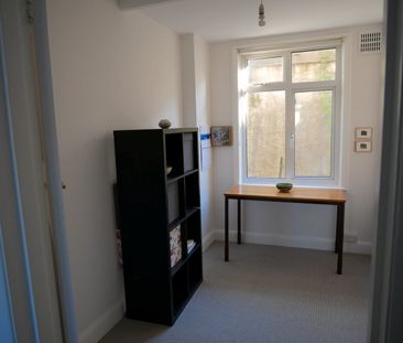 2 Bed Flat, Bonchurch Road, BN2 - Photo 3